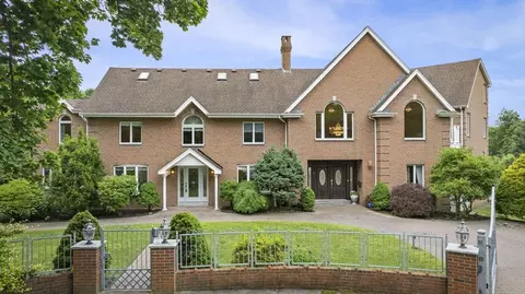 90 Mountwood Rd, Swampscott, MA 01907