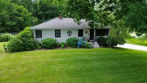34 Douglas Rd, Sutton, MA 01590 photo 2