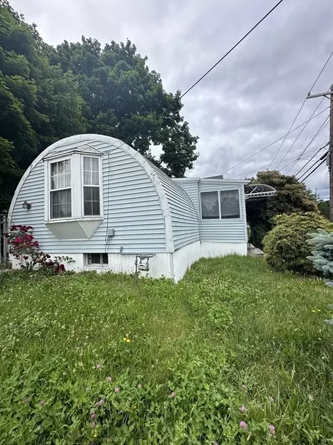 646 Rathbun St, Blackstone, MA 01504