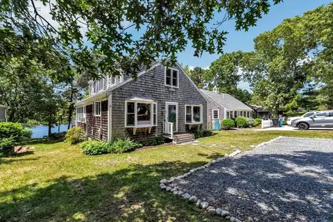 69 Shorewood Dr, Falmouth, MA 02536