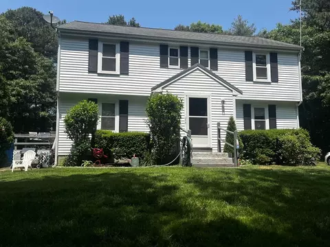 17 Schooner Ln, Bourne, MA 02559