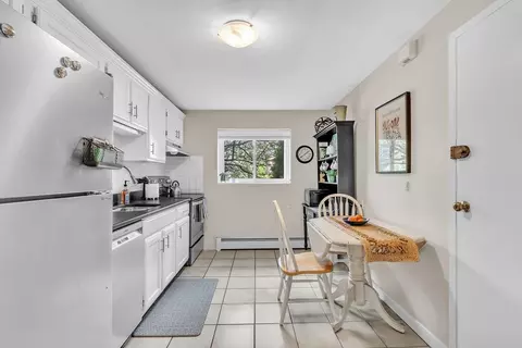 22 Bryon Rd #1, Boston College, MA 02467