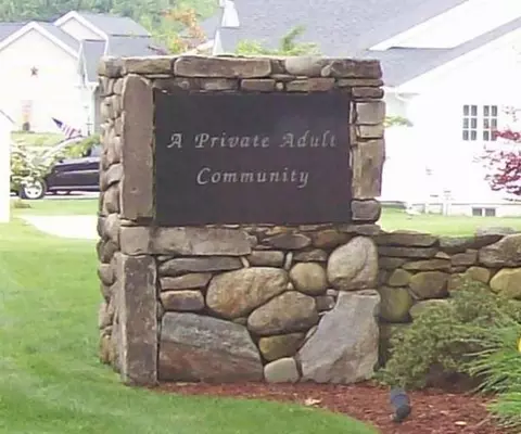 5 Deerfield Dr W, Webster, MA 01570
