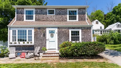 2 Bancroft Ln, Merrimac, MA 01860