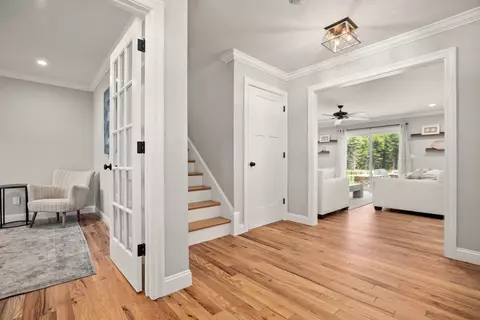 Entry Way - 19 Warren St, Georgetown, MA 01833 photo 4 of 5