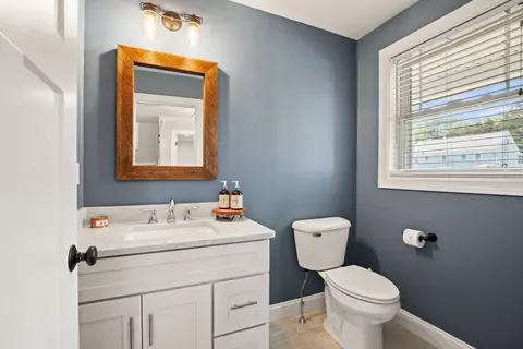 Bath - 19 Warren St, Georgetown, MA 01833 photo 1 of 4