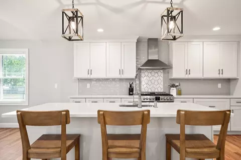 Kitchen - 19 Warren St, Georgetown, MA 01833 photo 4 of 7