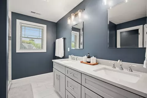 Bath - 19 Warren St, Georgetown, MA 01833 photo 3 of 4
