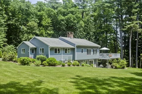 27 Wedgewood Rd, East Longmeadow, MA 01028