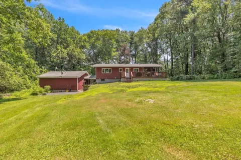 66 High St, Upton, MA 01568 photo 5