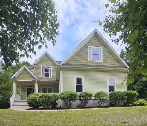 17 Pearl St, Upton, MA 01568