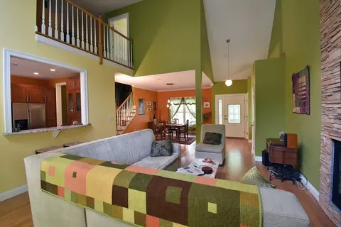 17 Pearl St, Upton, MA 01568 photo 5