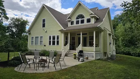 17 Pearl St, Upton, MA 01568 photo 2