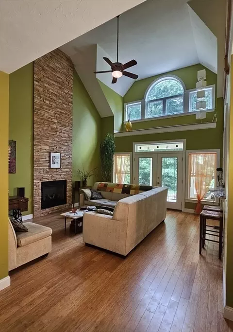 17 Pearl St, Upton, MA 01568 photo 7