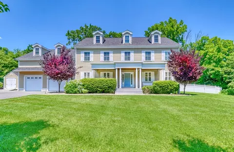 3 Berkeley Dr, Walpole, MA 02081