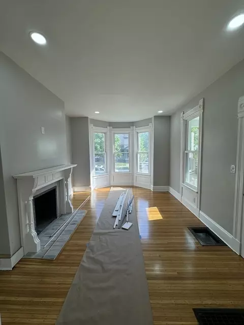 Living - 15-17 Wellesley St, Springfield, MA 01109 photo 4 of 5