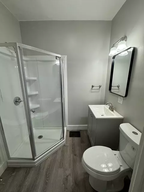 Bath - 15-17 Wellesley St, Springfield, MA 01109 photo 1 of 3