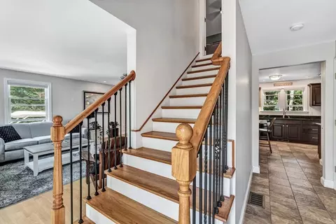 21 Debbie Ln, Mashpee, MA 02649 photo 9
