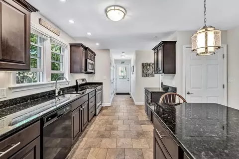21 Debbie Ln, Mashpee, MA 02649 photo 6