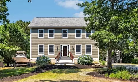 21 Debbie Ln, Mashpee, MA 02649 photo 2