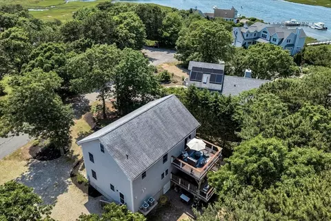 21 Debbie Ln, Mashpee, MA 02649 photo 4