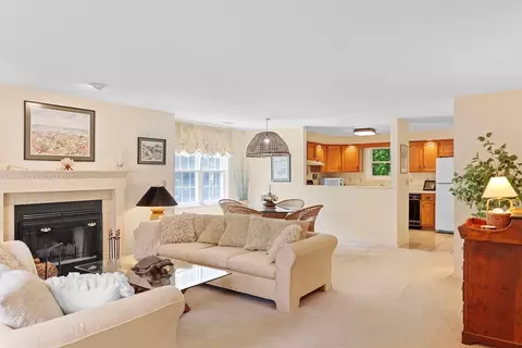 23 Whittier Meadows Dr #23, Amesbury, MA 01913