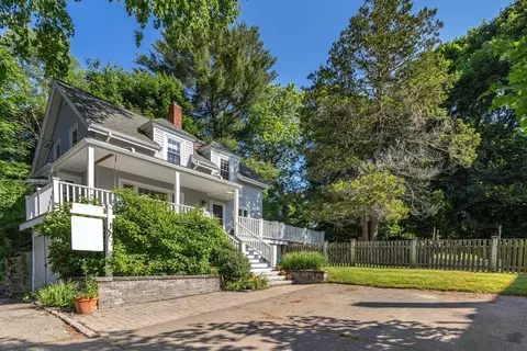 4 Bisson St, Beverly, MA 01915 photo 3