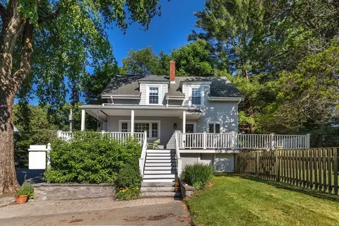 4 Bisson St, Beverly, MA 01915