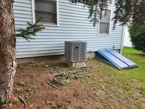 Exterior - 21 Brattle St, Worcester, MA 01606 photo 2 of 3