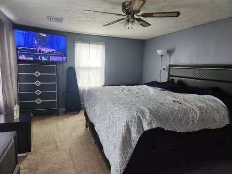 Bedroom - 21 Brattle St, Worcester, MA 01606 photo 1 of 2