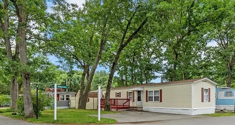 11 Mobile Ave, Chelmsford, MA 01824