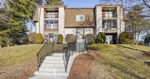 4 Greenbriar Dr #207, North Reading, MA 01864