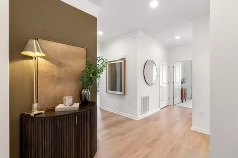 4 Stratton Dr #304, Woburn, MA 01801