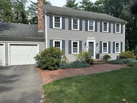 22 Heritage Hill Dr, Lakeville, MA 02347