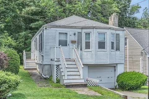 44 Lakeview Ter, Waltham, MA 02451