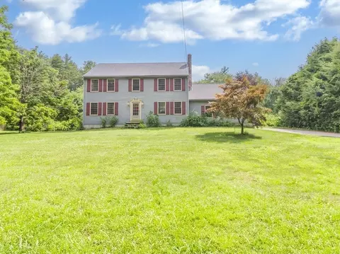 55 Medway St, Norfolk, MA 02056