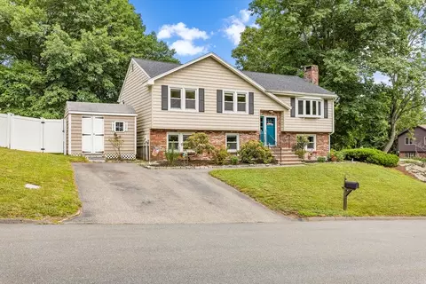 19 Sparhawk Cir, Stoneham, MA 02180