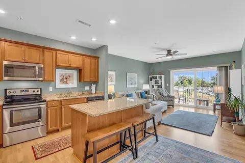 1 Francis Dr #303, Andover, MA 01810