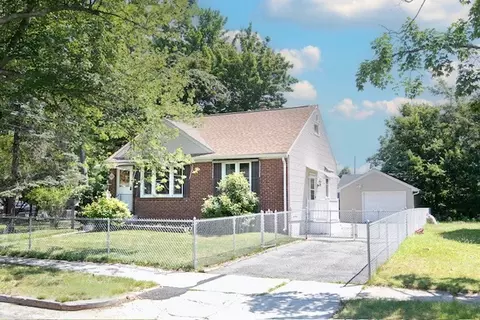 239 El Paso St, Springfield, MA 01104 photo 2