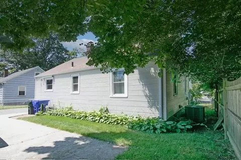 239 El Paso St, Springfield, MA 01104 photo 4