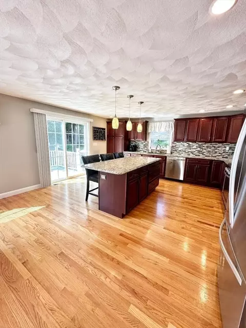29 Daytona Rd, Lynn, MA 01904