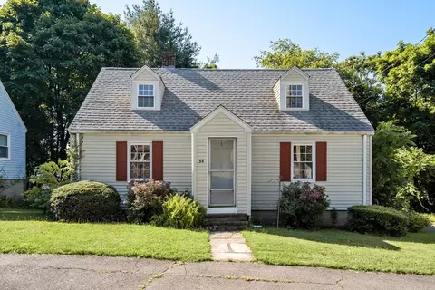 38 Carruth St, Quincy, MA 02170