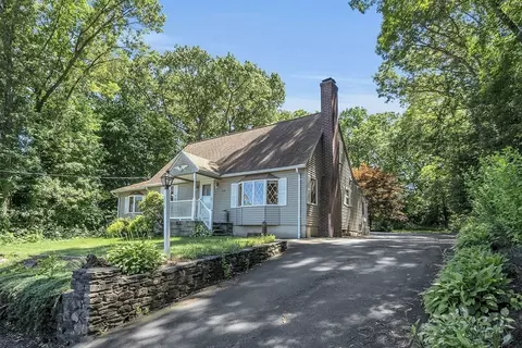 226 Sunderland Rd, Worcester, MA 01604