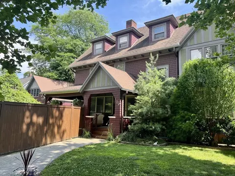 109 Pineywoods, Springfield, MA 01108