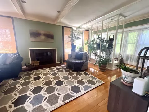 Living - 109 Pineywoods, Springfield, MA 01108 photo 3 of 8