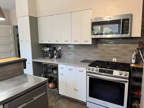 Kitchen - 109 Pineywoods, Springfield, MA 01108 photo 4 of 5