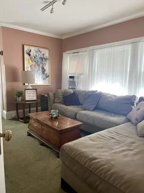 Living - 109 Pineywoods, Springfield, MA 01108 photo 6 of 8