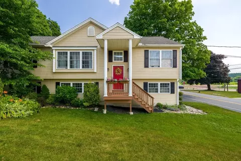 11 Hopedale St, Hopedale, MA 01747