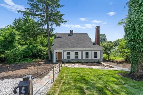 13 Crosby St, Webster, MA 01570