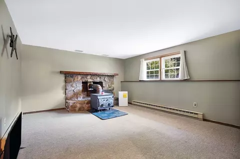 Living - 17 Beach Rd, Ware, MA 01082 photo 8 of 9